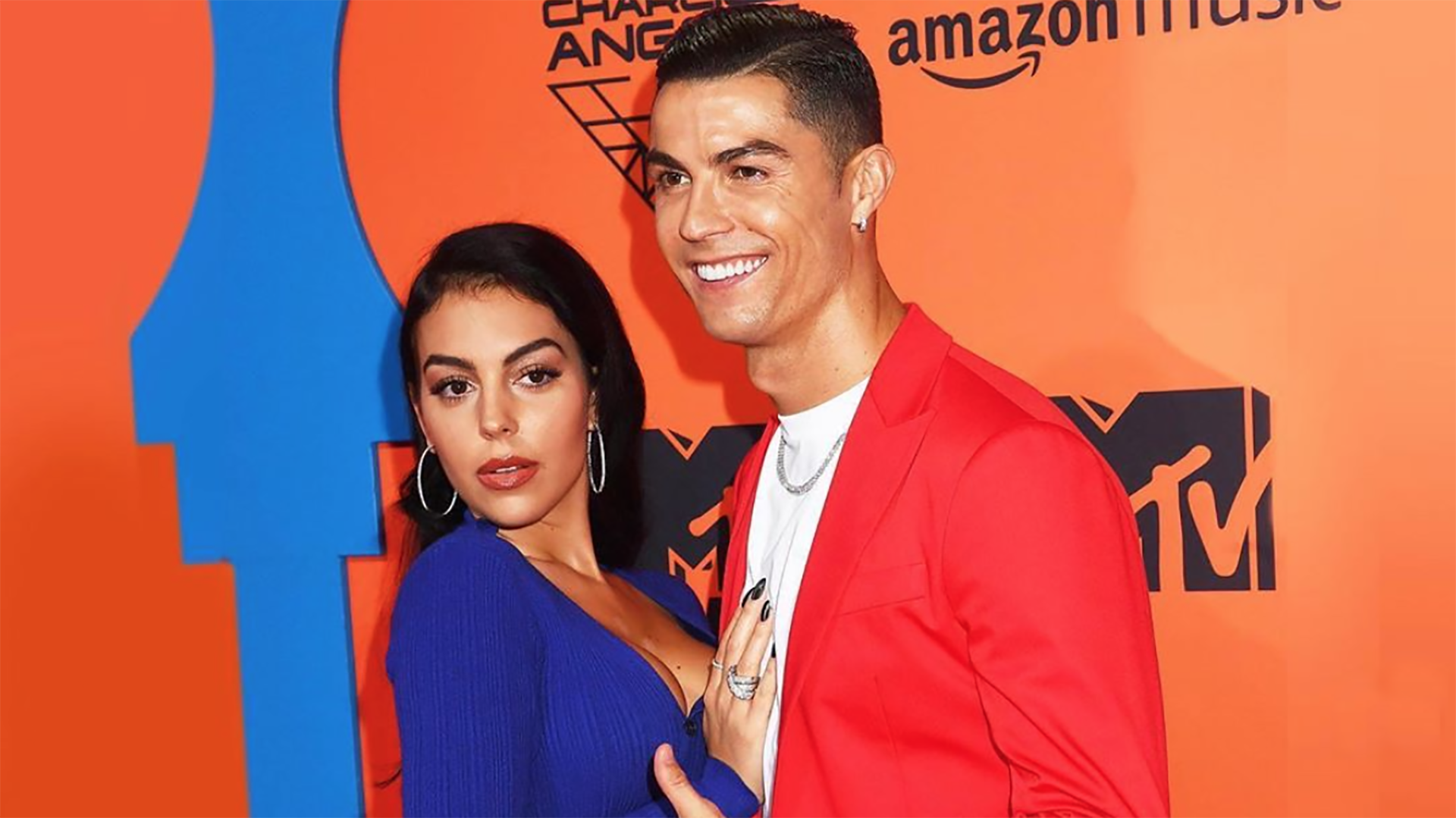 Bạn gái Ronaldo Georgina Rodriguez bày tỏ cảm xúc để bênh vực bạn trai 