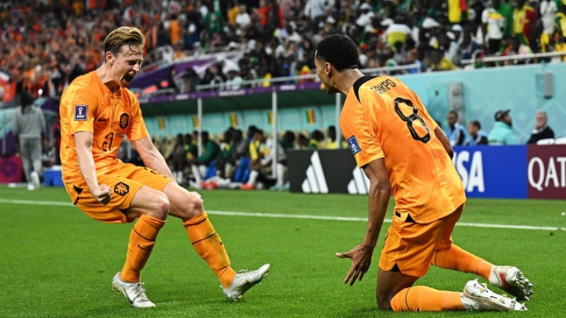 De Jong làm chủ khu vực trung tuyến kết nối với tuyến tấn công của Hà Lan World Cup 2022