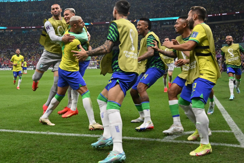 Brazil có chiến thắng ngọt ngào với đội hình 4 tiền đạo