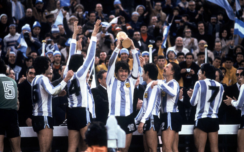 Huyền thoại Kempes từng giúp Argentina vô địch World Cup 1978 khi ông cũng từng đá hỏng phạt đền tại trận đấu thứ 3 vòng bảng