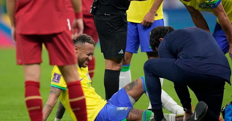 Chấn thương khiến sự nghiệp của Neymar không có cú bứt phá