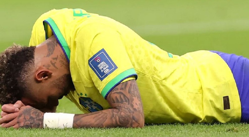 Neymar bắt buộc phải nghỉ hết vòng bảng do dính chấn thương