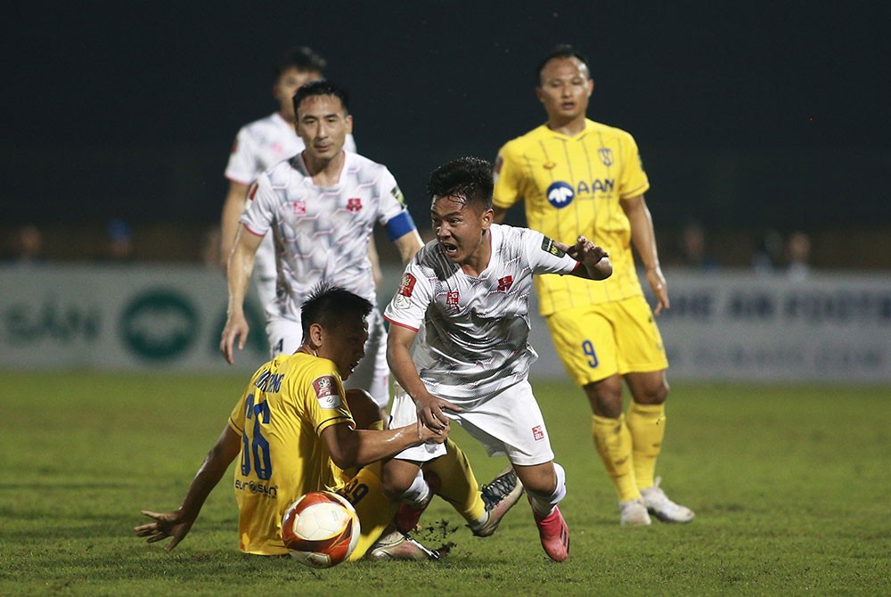 Hàng thủ của Sông Lam Nghệ An chơi khá tệ ở trận đấu này