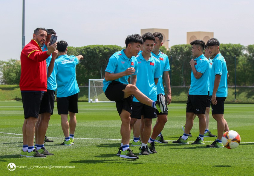 HLV Troussier chỉ ra đấu pháp sẽ áp dụng cho U23 Việt Nam