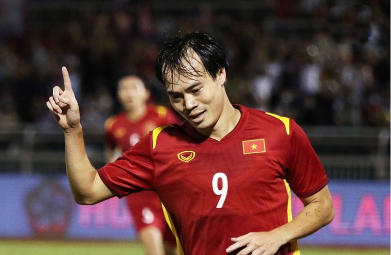 Cầu thủ Nguyễn Văn Toàn ghi bàn tại giải giao hữu Tam Hùng 2022