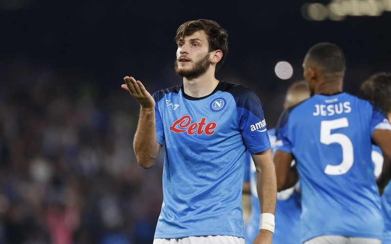 Tiền vệ cánh của Napoli đang được cho là cầu thủ trẻ xuất sắc nhất của đội