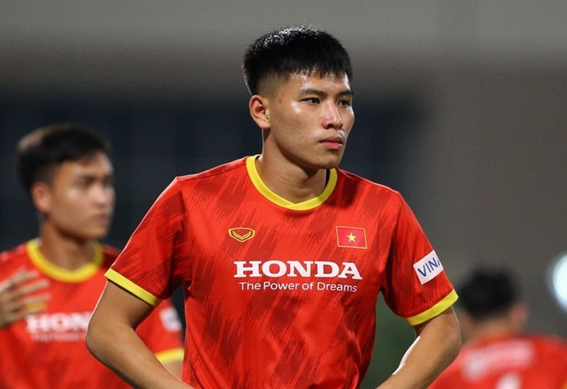 Cầu thủ Nguyễn Thanh Bình là một cầu thủ trẻ, tài năng cần được bồi dưỡng