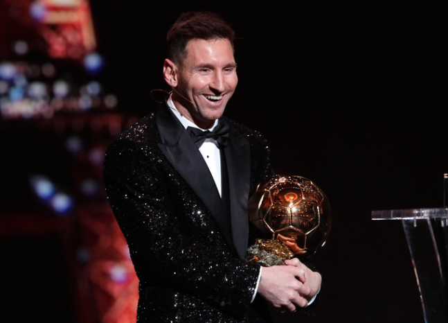 Messi vừa nhận thêm quả bóng vàng thứ 7 trong sự nghiệp 