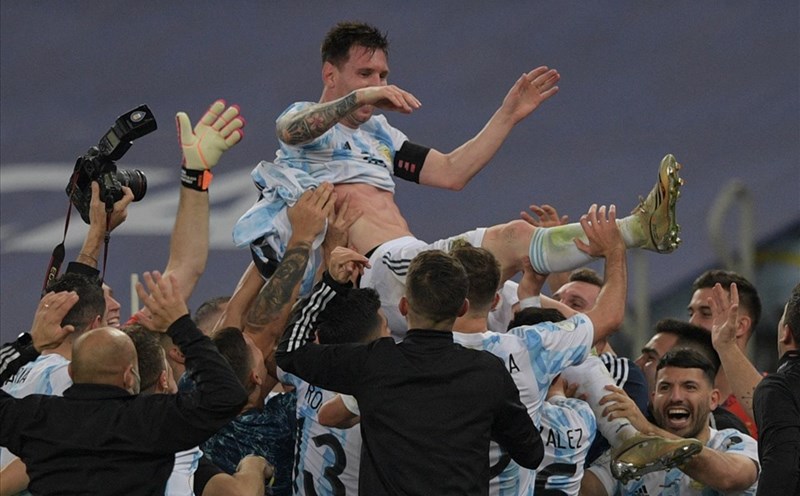 Messi đã bổ sung thêm vào bộ sưu tập bằng chiếc cúp Copa America