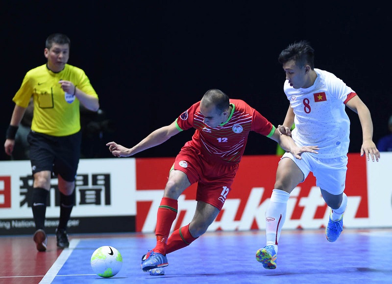 Tiền đạo trong bóng đá Futsal cần linh hoạt trong việc tranh cướp bóng và tạo cơ hội ghi bàn 