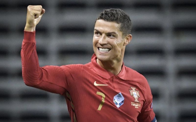 Huyền thoại bóng đá Ronaldo