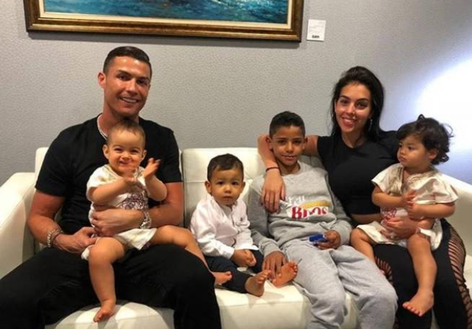 Ronaldo có bao nhiêu con