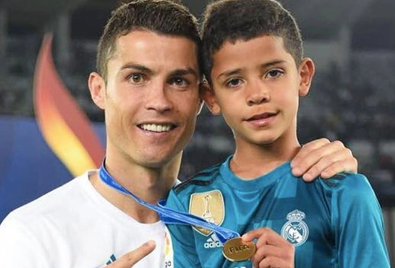 Con trai đầu lòng của Ronaldo