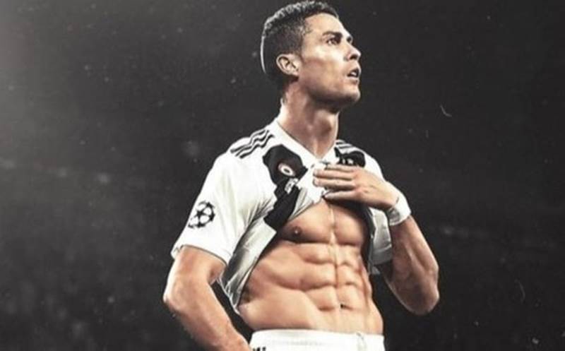Cơ bụng hoàn hảo của Ronaldo