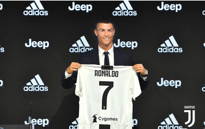 Ronaldo Mu kỳ chuyển nhượng tốn khá nhiều giấy mực