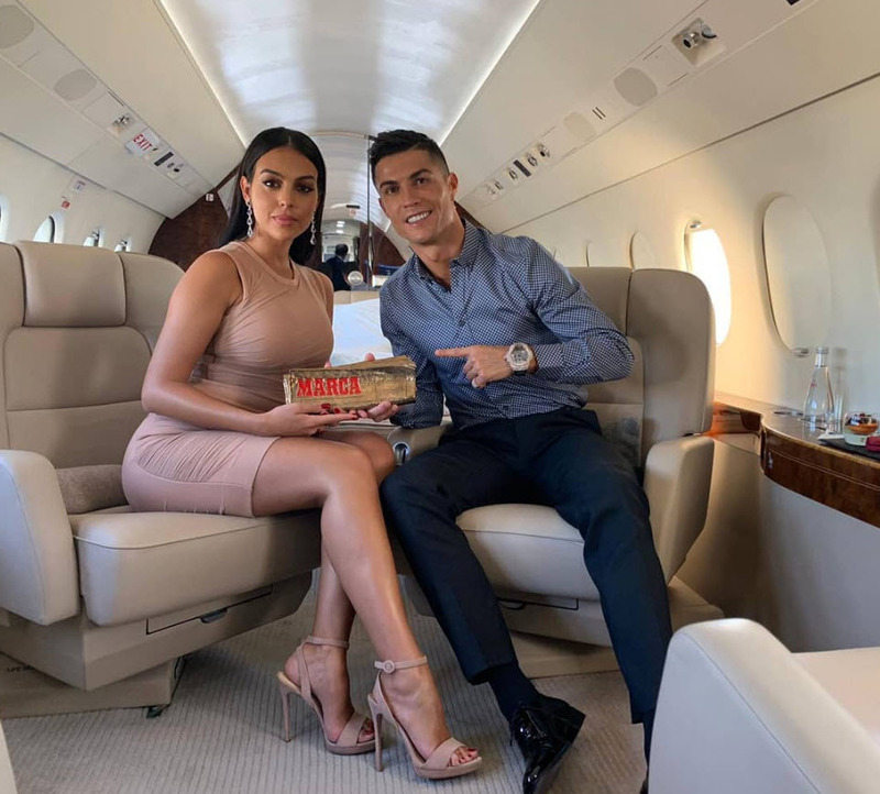 Ronaldo là và vợ đang có cuộc sống hạnh phúc bên nhau