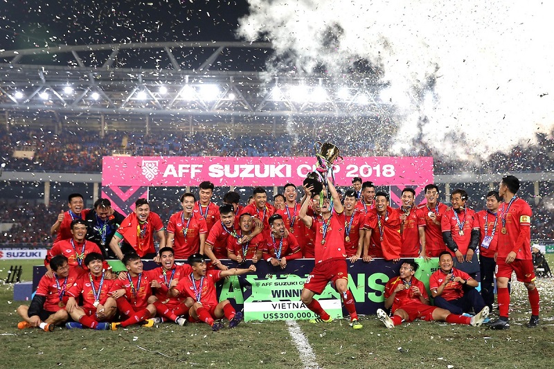 Hlv trưởng Park Hang Seo dẫn dắt đội tuyển Việt Nam giành cúp vô địch tại giải bóng đá Đông Nam Á 2018