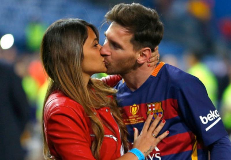 Vợ Messi làm gì khi trở thành vợ cầu thủ nổi tiếng? 