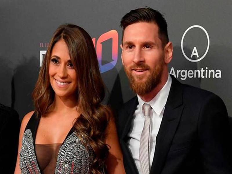 Messi và người vợ xinh đẹp dự sự kiện