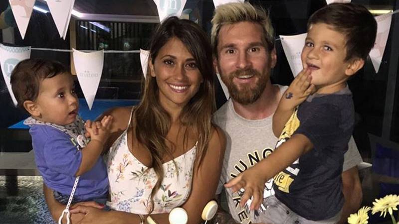 Vợ Messi - Câu chuyện tình yêu của cầu thủ 