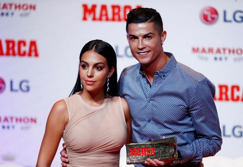 Ronaldo đang rất hạnh phúc bên bạn gái Georgina Rodriguez của mình