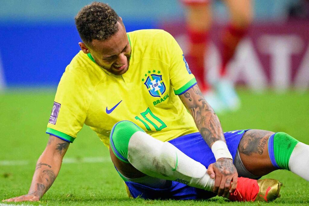 Trong trận đối đầu với Thụy Sĩ, Neymar là cầu thủ vắng mặt không thể đồng hành thi đấu