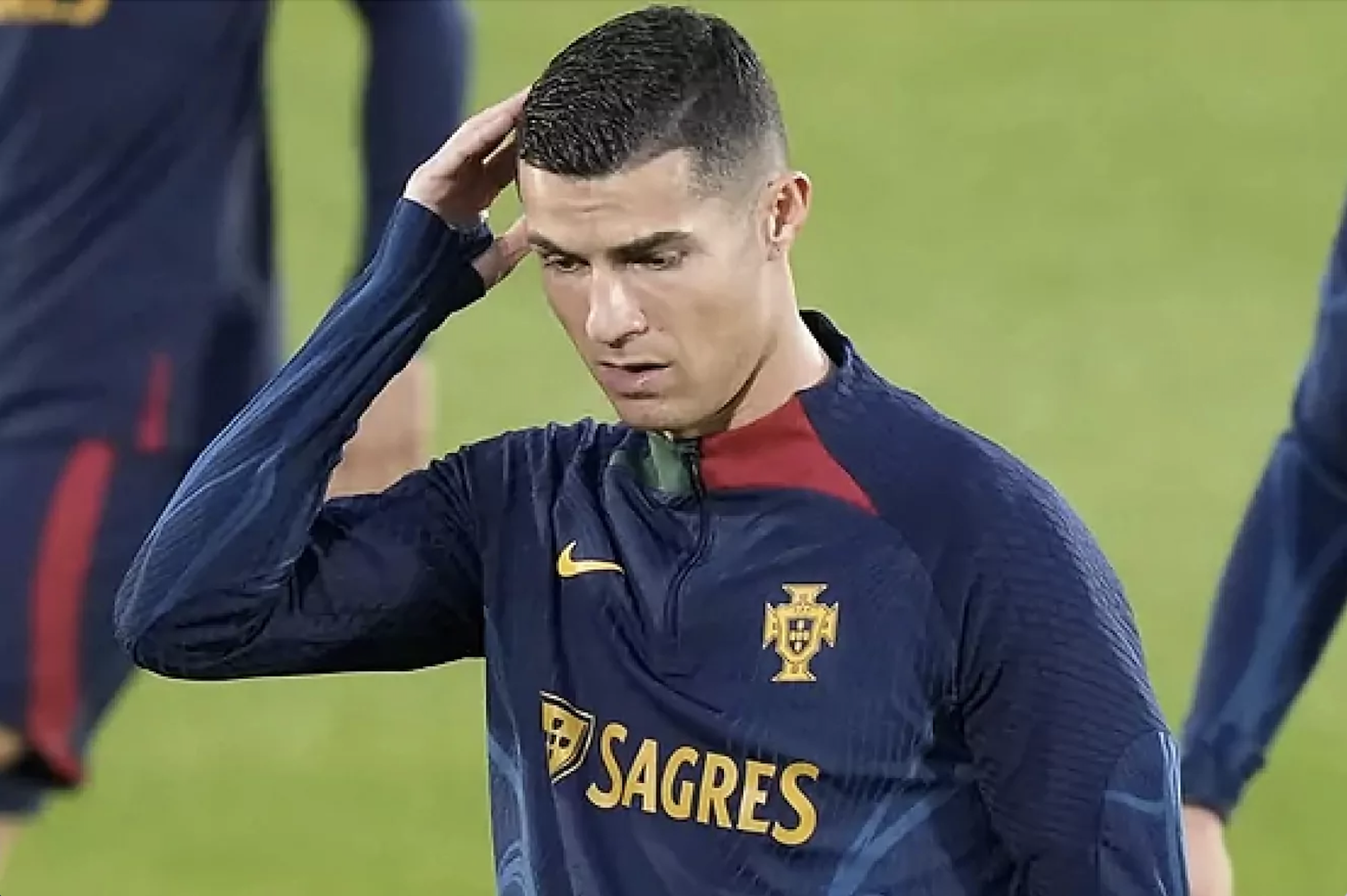 Bên cạnh đó Ronaldo không gia tăng được kỷ lục ghi bàn cho màu áo đội tuyển quốc gia