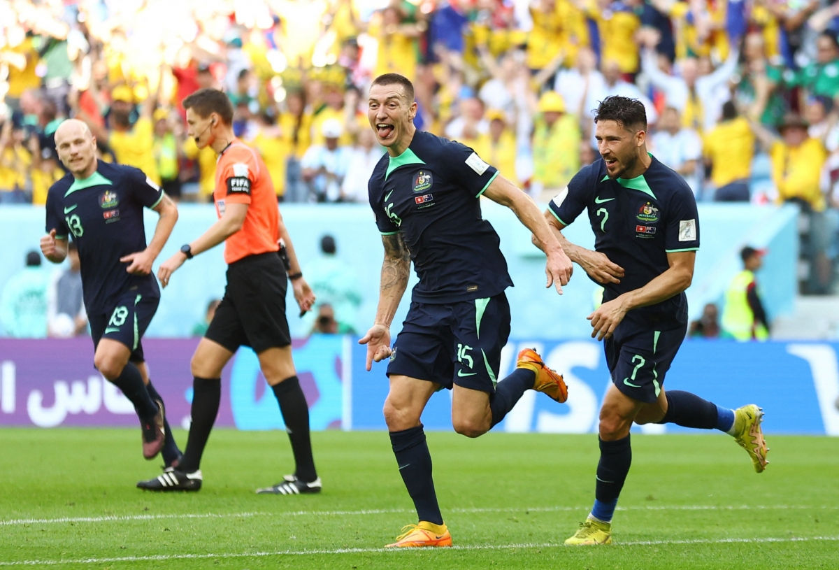 ĐT Australia ăn mừng sau bàn thắng mở tỷ số
