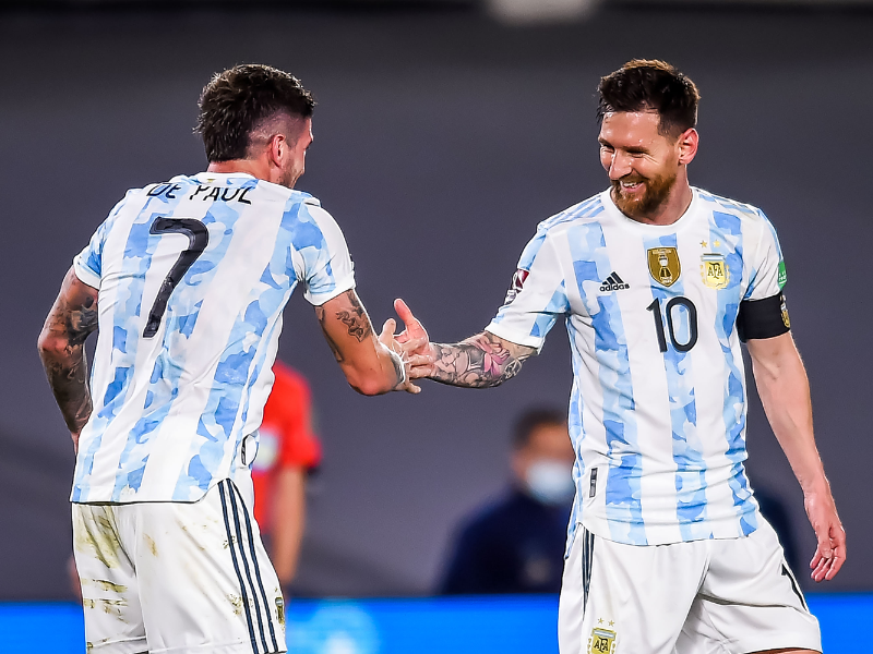 ĐT Argentina và mối lương duyên của cặp đôi như hình với bóng De Paul - Leo Messi