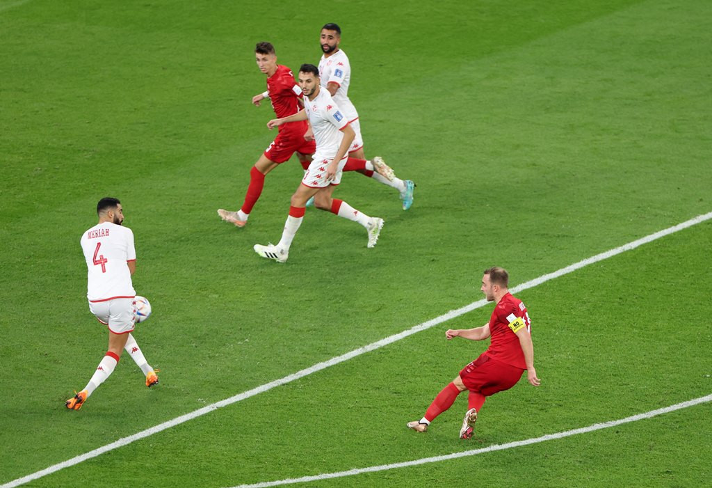 Đan Mạch lấy lại vị thế nhưng khó khăn tìm được bàn thắng
