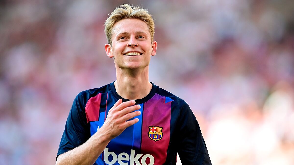 Frenkie de Jong đã phủ nhận các tuyên bố rằng anh ấy từ chối giảm lương tại Barcelona