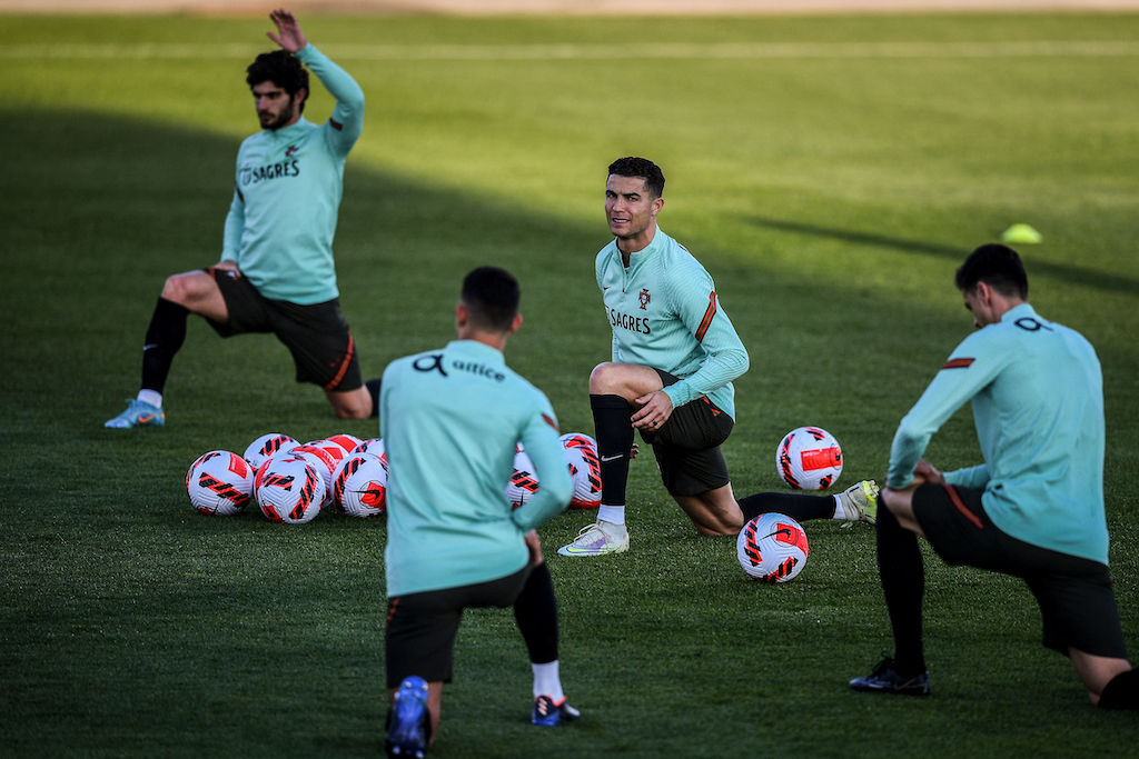 Ronaldo cùng các đồng đội luyện tập chuẩn bị cho World Cup 2022