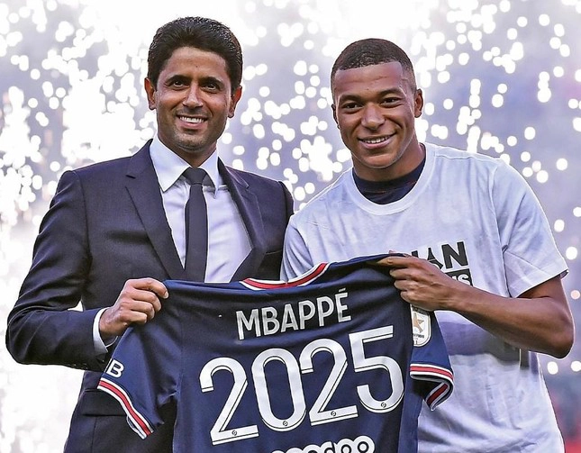 Lãnh đạo PSG yêu cầu Mbappe cam kết lâu dài