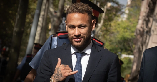 Neymar đổ mọi trách nhiệm cho cha anh trước nguy cơ phải ngồi tù
