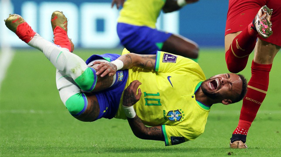 Neymar gặp chấn thương trong trận đấu trước 