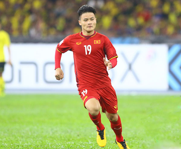 Hình ảnh cầu thủ Nguyễn Quang Hải trên sân cỏ