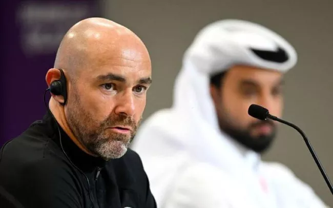HLV Qatar phỏng vấn sau trận đấu trước báo giới