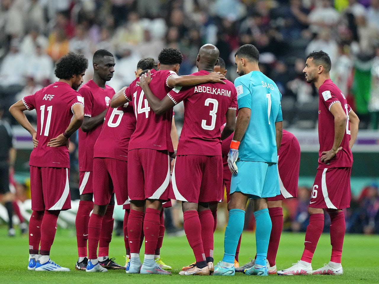 ĐT Qatar trong trận đấu với Senegal
