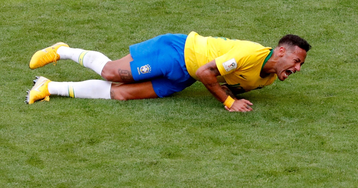 Neymar - Siêu sao bị tố thường xuyên ăn vạ 