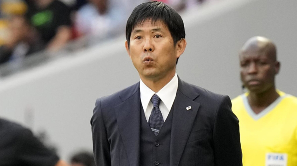 Hình ảnh HLV Yoshida trong trận đấu giữa Nhật Bản và Costa Rica