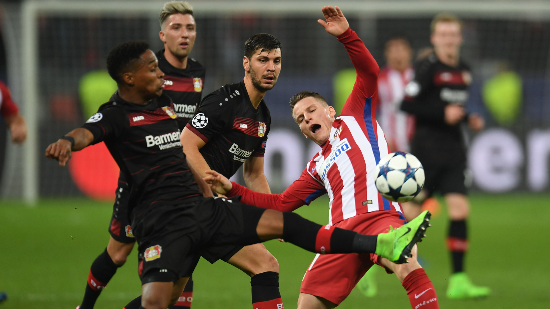 Atletico chia tay mùa giải do hòa với Leverkusen