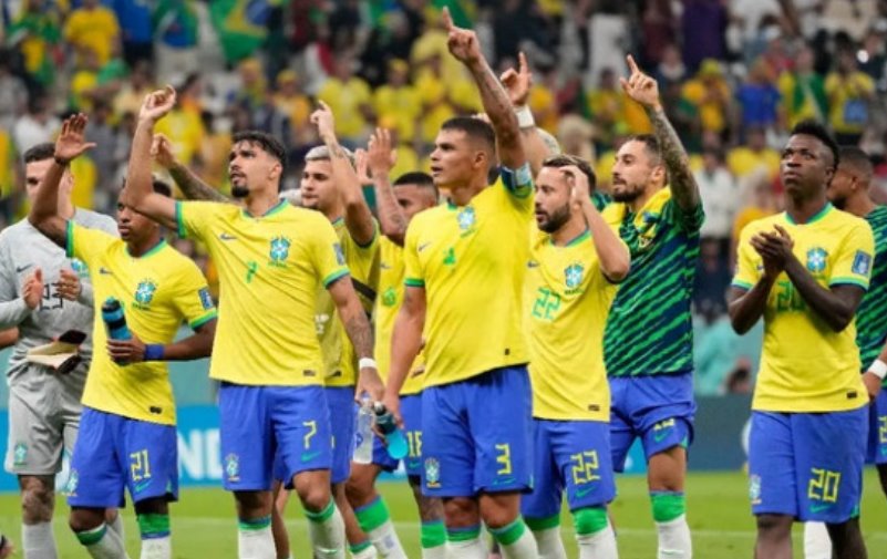 Brazil ăn mừng thắng cuộc 