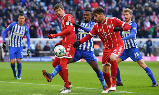 Hàng công Bayern áp đảo tuyến phòng thủ Hertha.