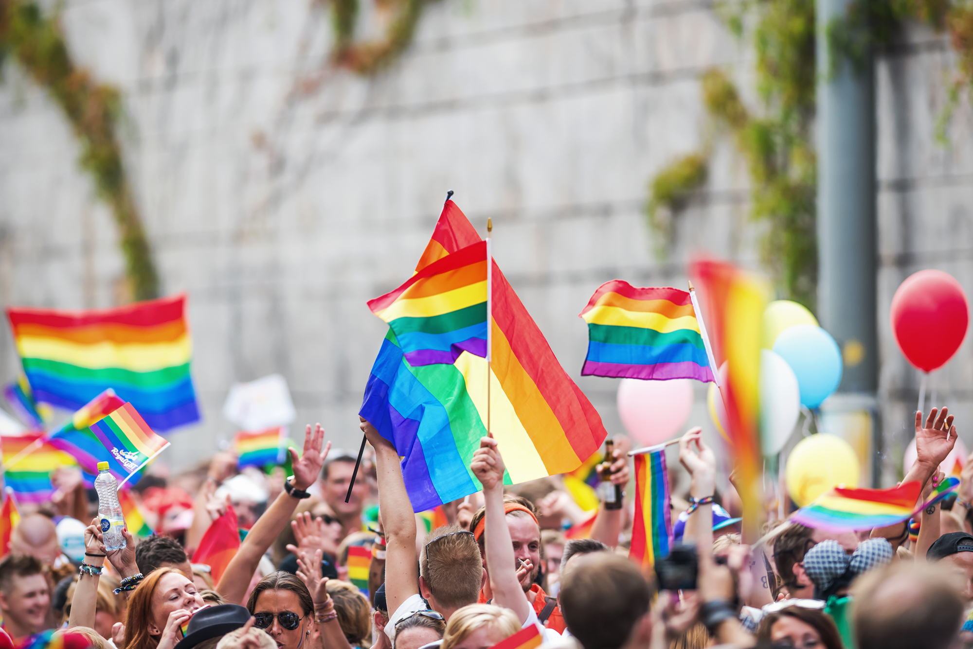 Cân nhắc quy định treo cờ LGBT