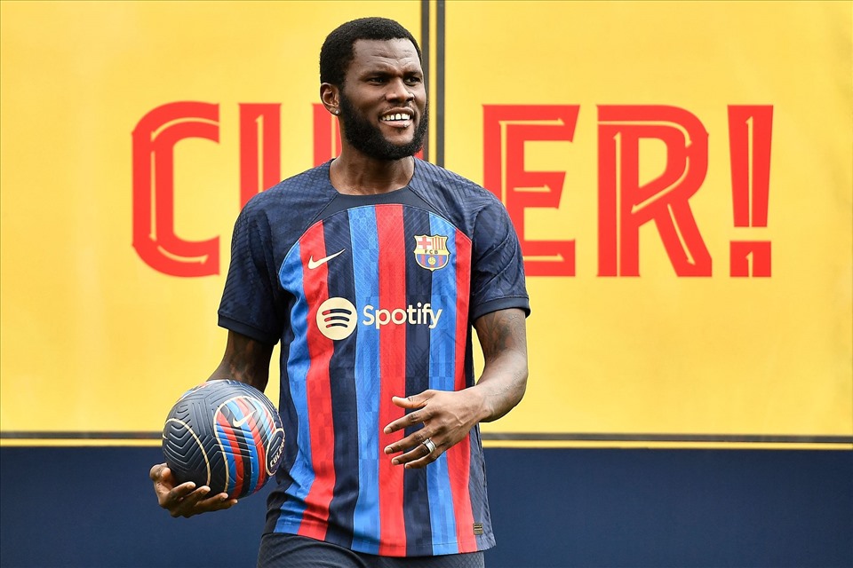 Kessie vẫn hứa hẹn là nhân tố quan trọng trong đội hình của Barca