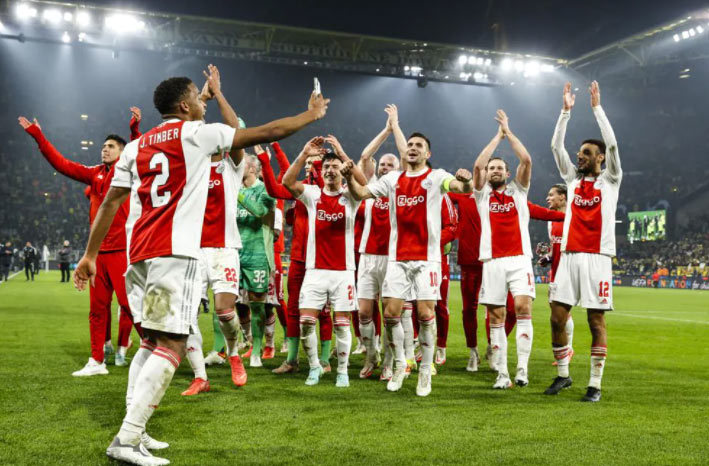 Ajax kiếm một khoảng lớn vào những mùa chuyển nhượng bóng đá