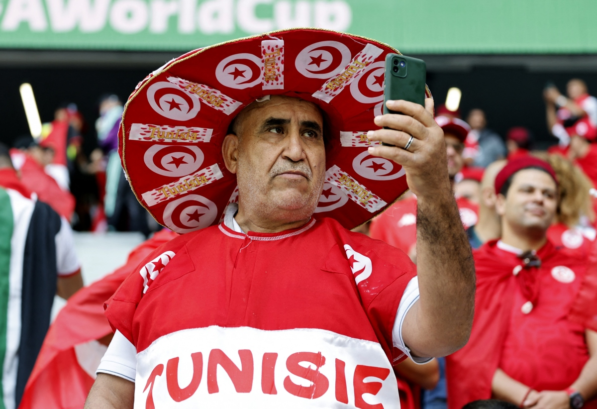 Hình ảnh CĐV Tunisie trên khán đài trong trận đấu đầu tiên của đội nhà 
