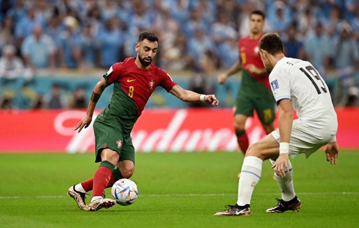 Diego Forlan và giấc mơ vô địch ngày càng khó khăn khi để thua trước Bồ Đào Nha
