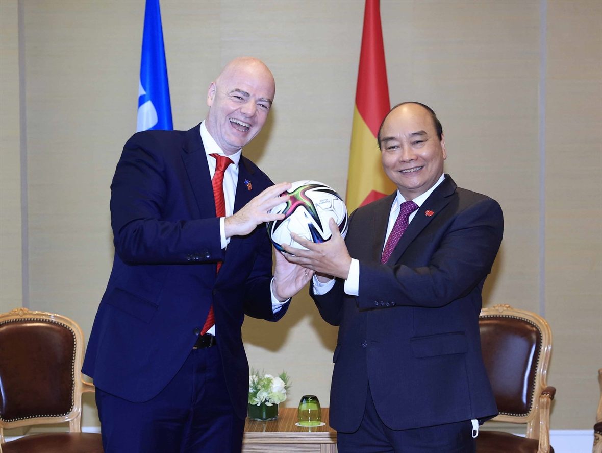 Chủ tịch liên đoàn bóng đá FIFA đến thăm Việt Nam 