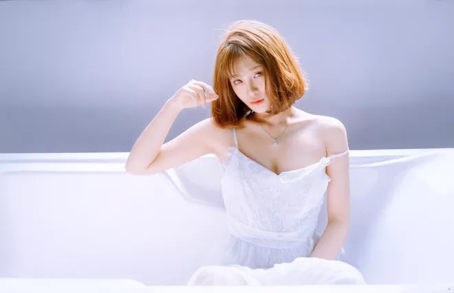 Lyly Sury vô cùng ngọt ngào, quyến rũ trong bộ váy trắng